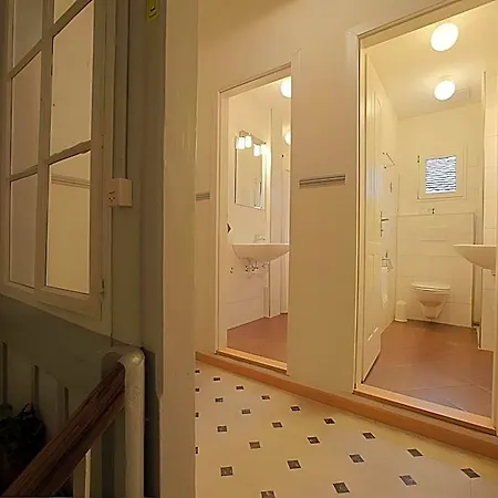 Hostel Alplodge