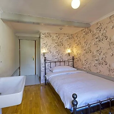 Alplodge Hostel